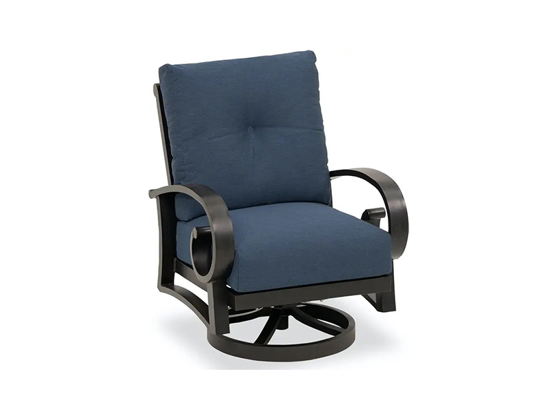Poltrona club girevole da patio Solstice in alluminio bronzo invecchiato con cuscini