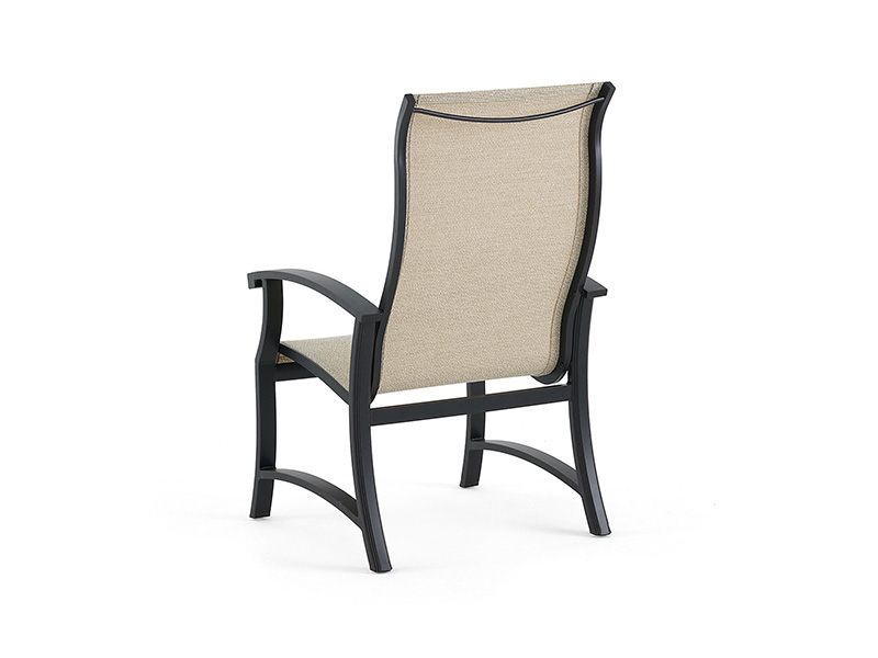 Lodge in alluminio bronzo invecchiato con sedia da pranzo in tela