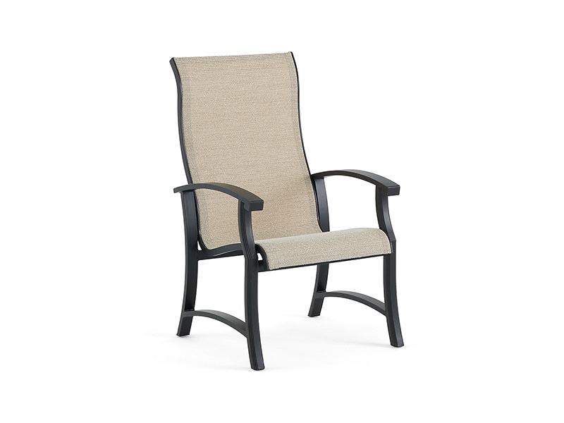 Lodge in alluminio bronzo invecchiato con sedia da pranzo in tela